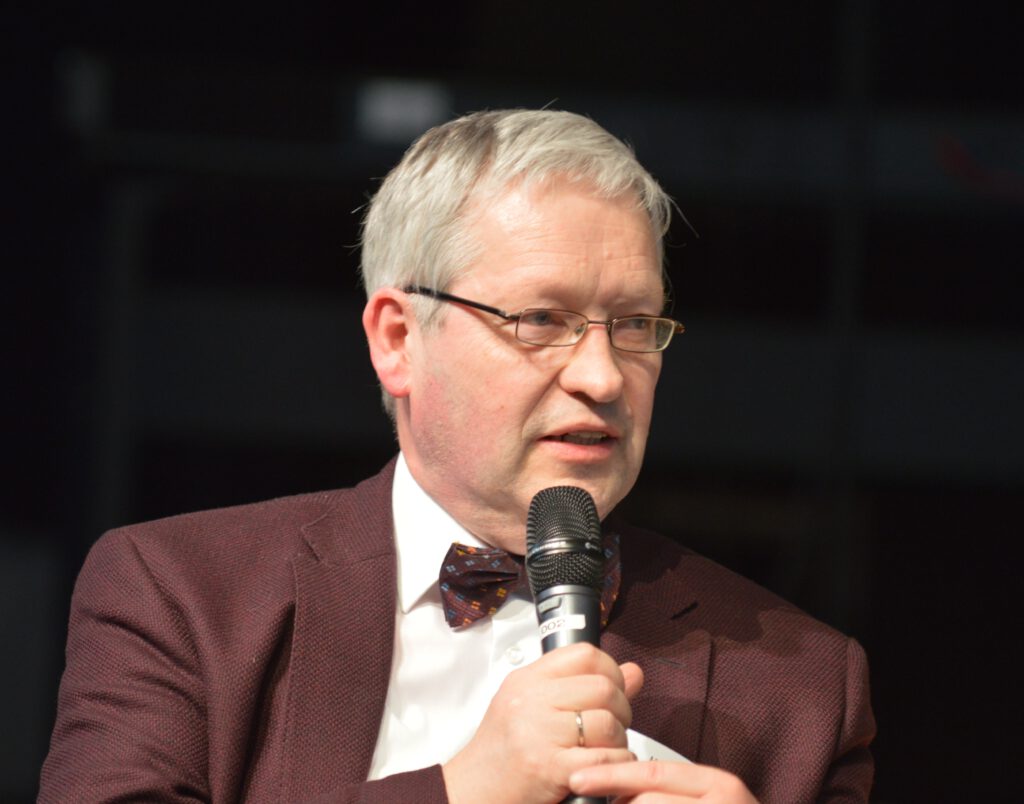 Hartmut Steeb